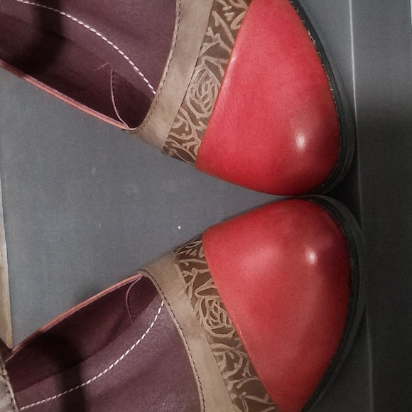 Red and Brown Mary Janes - Picture 2 of 6